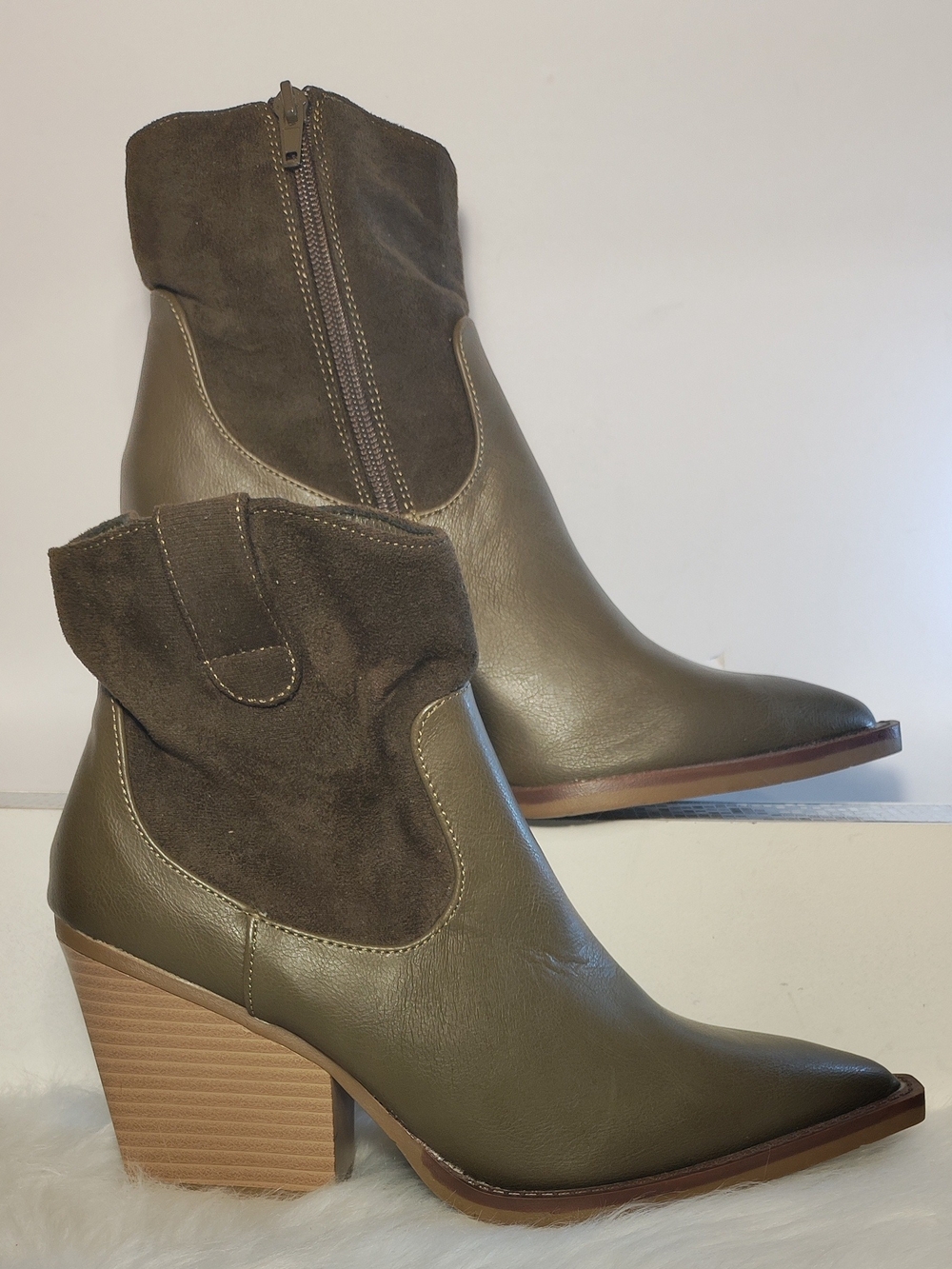 Rouge Helium Olive Pointed Toe Western Ankle Boots Size 7.5